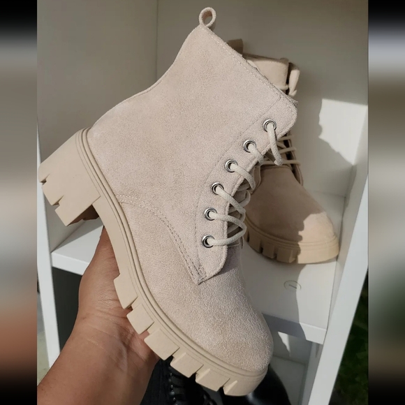 TOP Moda Other - Stone Lug Boots